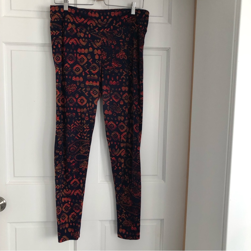 LulaRoe Tall & Curvy Leggings